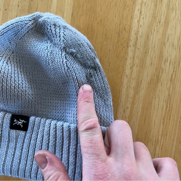 Arc'teryx Mallow Toque in solidute Gray Knit Beanie - Picture 4 of 11